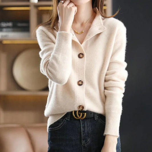 Chic Comfort - Women's Beige Cardigan in Soft Elegance